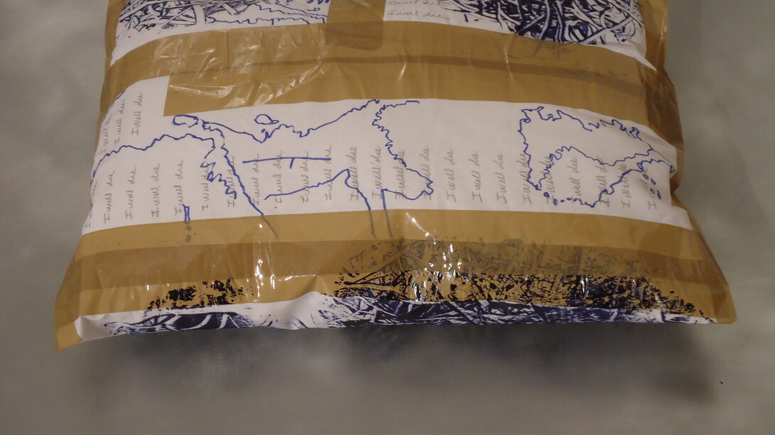 Ballloonhandwritting blue, particolare cuscino