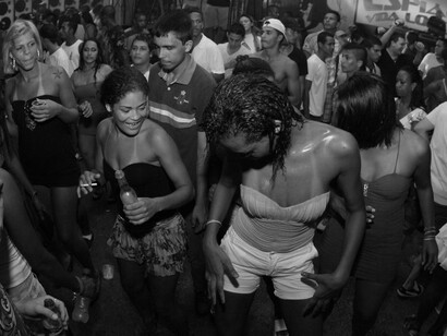 O funk do Brasil, também conhecido como funk carioca, é um ritmo que nasceu nas favelas e comunidades