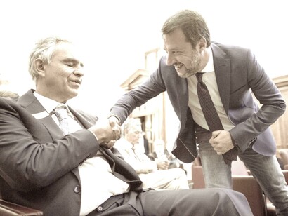 Congreso negacionista en el Senado: Salvini saluda a Bocelli