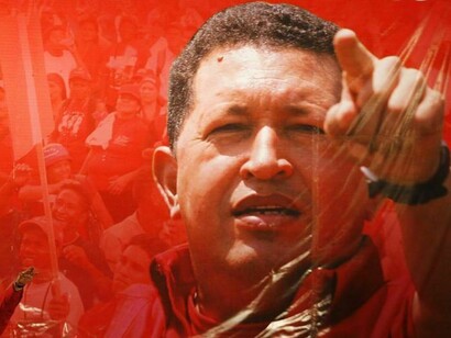 Hugo Chávez apuntando hacia el frente