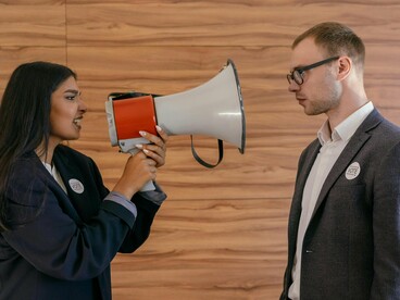 Diante desse cenário, a resistência ao populismo digital não pode se limitar a medidas técnicas ou legais. Ela exige uma transformação cultural mais profunda, baseada na valorização do pensamento crítico, da educação política e da ética na comunicação


