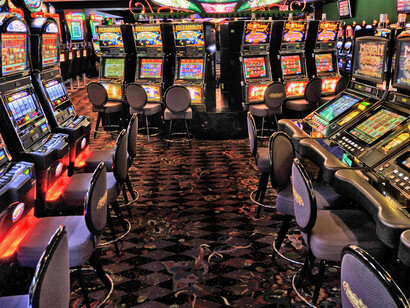 Una sala di slot machine