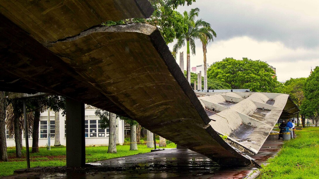 Pasillo cubierto de la UCV