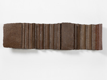 Carole Hodgson, off the wall - burnt umber, 1998 © Carole Hodgson, Courtesy of Flowers Gallery London and New York