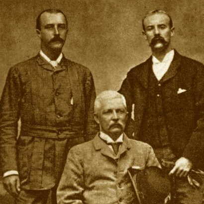 Stanley (sentado) en 1890