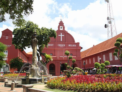 Stadthuys e a destra la Christ Church