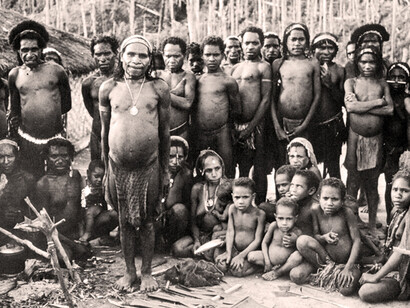 Miembros de la tribu Fore en Papúa Nueva Guinea
