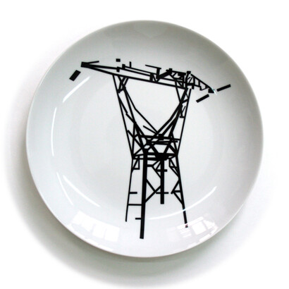 Heidi Wood, Monument de zone péri-urbaine 1 - 5, 2013, Transfert sur assiette porcelaine, 30 cm de diametre, Courtesy Galerie Anne Barrault
