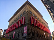 La facciata di Palazzo Strozzi con l'installazione di Ai Weiwei