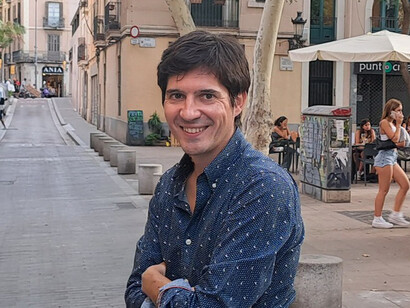Paco Cerdà en el barrio de Sants, Barcelona, España. Foto: Joan Simó
