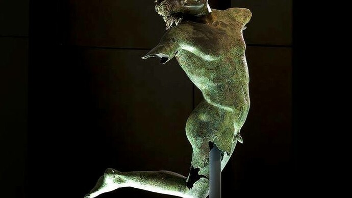 Estatua del Sátiro Danzante en Mazara del Vallo. Fotografía cortesía de la Oficina de Turismo de Mazara del Vallo