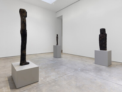 Hans Josephsohn, Early sculpture (1947-56), exhibition view. Courtesy of Skarstedt Gallery