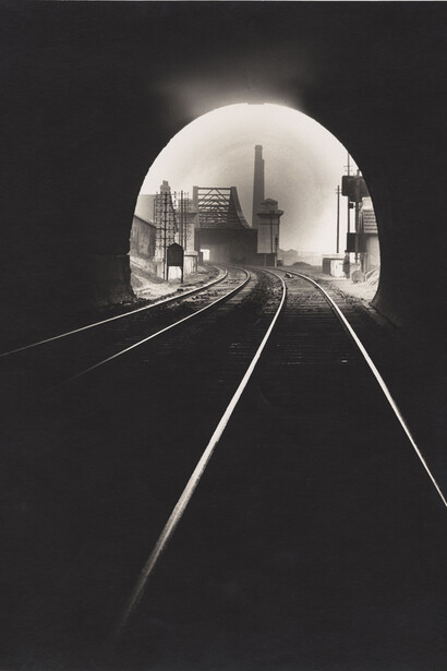 François Kollar, Bouche du tunnel Sainte-Catherine, Sotteville-lés-Rouen Sotteville-lés-Rouen, 1931- 1932, Épreuve gélatino-argentique, tirage d‘époque, 16,8 x 22,8 cm. Donation François Kollar, Médiathèque de l‘architecture et du patrimoine.
