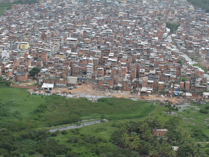 Crescimento desordenado em áreas ambiental vulneráveis