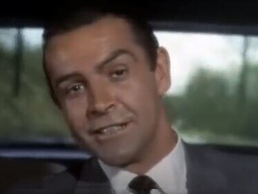 Sean Connery in una scena del film tratta dal trailer. Alfred Hitchcock e Tippi Hedren avevano già lavorato insieme in Gli Uccelli (1963), ma il rapporto tra i due si deteriorò durante la produzione di Marnie