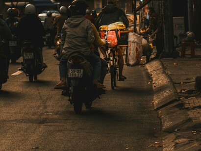 Os automobilistas devem parar de dar esmola a estas crianças, que canalizem esses recursos nos centros recomendados, para acabar com este fenómeno nas nossas estradas que só periga a vida destas crianças