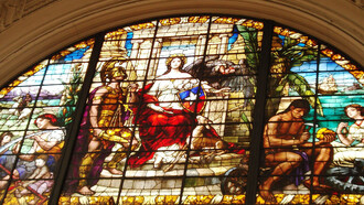 Vitral de la "Justicia chilena" en el sector central del segundo piso del en el Palacio de los Tribunales de Justicia de Santiago de Chile, Chile