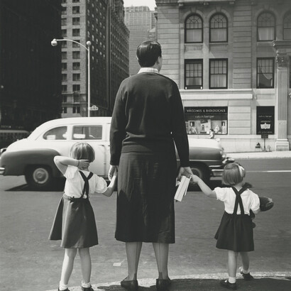 Vivian Maier, New York, NY, 1954. Con la gentile concessione de Anna Defrancesco comunicazione