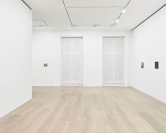 Lucas Arruda, Exhibition view. Courtesy of David Zwirner 