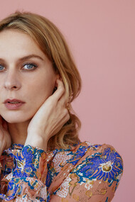 Elena Radonicich è ben nota al pubblico. L’attrice ha fatto parte del cast, fra l’altro, di "Adriano Olivetti - La forza di un sogno" e "Luisa Spagnoli", © Alessandro Cantarini