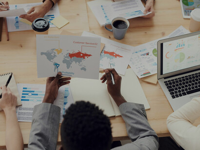 A discussion on graphs and rates, focusing on investment products, derivatives, and customized financial strategies