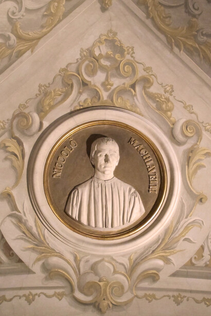 Medallón con busto de Nicolás Maquiavelo en el Palazzo Venturi Ginori, Florencia