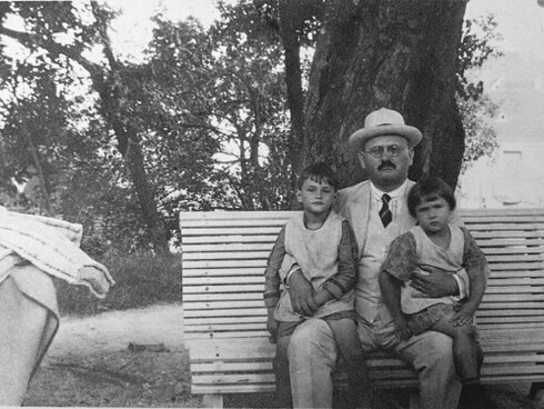 Andrija Štampar with his children
