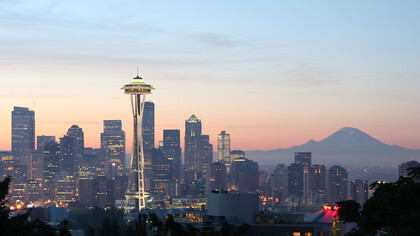 Ao chegar em Seattle, cidade no estado de Washington (Estados Unidos) é impossível não ficar fascinado pela impressionante beleza natural em seu entorno, como as majestosas montanhas da Cordilheira das Cascatas