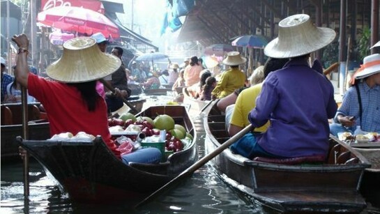 Floating market in Chao Praya River