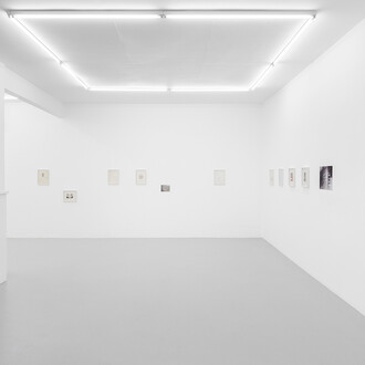 Guðný Rósa Ingimarsdóttir, Fingers in a red state but not yet bleeding, exhibition view. Courtesy of Irène Laub 