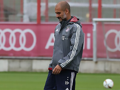 Pep Guardiola during FC Bayern Munich training, 24 November 2013