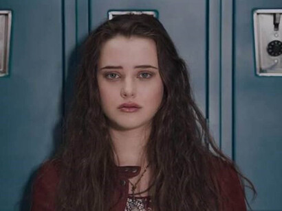 La serie sitúa el comienzo de la acción dos semanas después del suicidio de Hannah