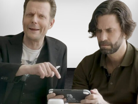 Sam Lake e Ilkka Villi jogam video-games juntos em entrevista 