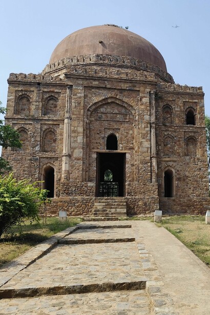 So these tombs stand as reminders of how thoroughly history can erase human identity while leaving enough stone behind to make folks wonder who it was that died —a probably unsolvable mystery in this case