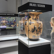 Ready to party! Exhibition view. Courtesy of Museum für Kunst und Gewerbe Hamburg