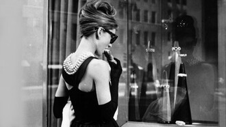 Audrey Hepburn, in Givenchy, per Colazione da Tiffany