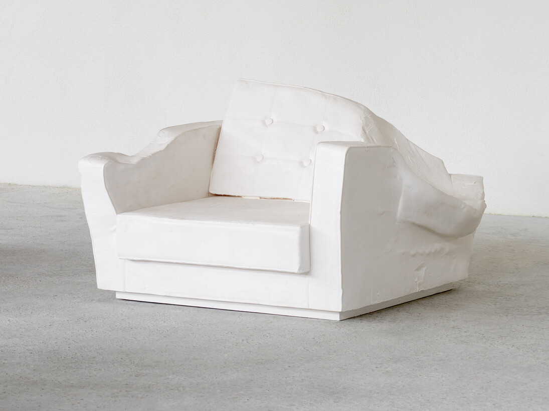 Erwin Wurm
Triple Seat (Fauteuil White), 2015
Polyester, wood, acrylic paint. 15 kgs
60 x 87 x 96 cm (23,62 x 34,25 x 37,8 in) 
Courtesy Galerie Thaddaeus Ropac, Paris/Salzburg
photo: Eva Würdinger
