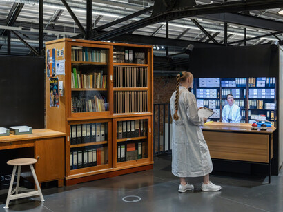 Verschiedene Künstler, Hinter den kulissen², Ausstellungsansicht. Mit freundlicher Genehmigung des Albertinum Museums