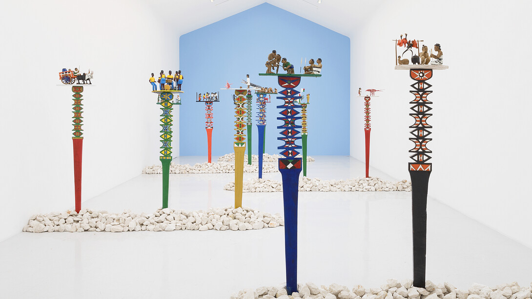 View of the exhibition Aloalo, Sculptures Mahafaly des Efiaimbelos Perrotin Paris (June 2 – July 28, 2018) Photo : Claire Dorn © Courtesy of the artist & Perrotin 