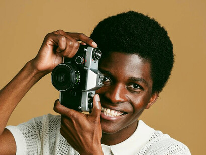 Pointing his camera at the lens, this creator captures the essence of the dynamic and forward-thinking visuals that Death to Stock brings to the creator economy