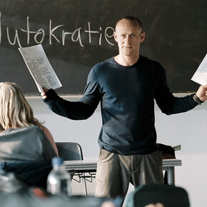 La ola. Dirigir el aula como ejemplo de guiar a todo un país