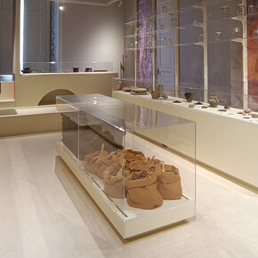 Del huevo a las manzanas. La civilización del alimento y los placeres de la mesa, vista de exhibición. Cortesía del Parco Archeologico di Ercolano