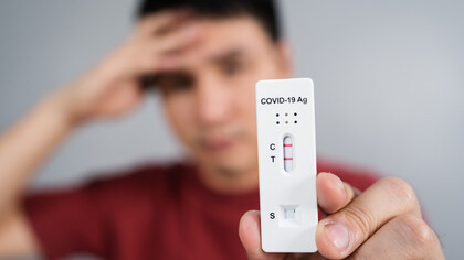 COVID-19. No solo las vacunas, sino también la inmunidad natural que produce una infección previa ayudarán a prevenir síntomas más graves, incluida la muerte