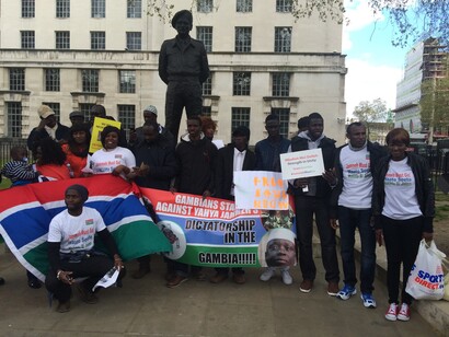 Inmigrantes gambianos se manifiestan contra el gobierno de Jammeh en el Reino Unido