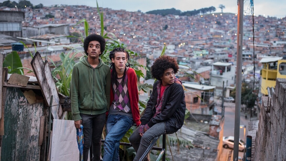 Jóvenes de un barrio marginal de São Paulo