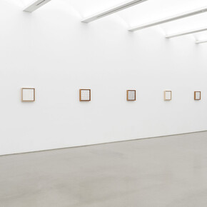 Gabriel de la Mora, Repeated original, exhibition view. Courtesy of Galleries Perrotin