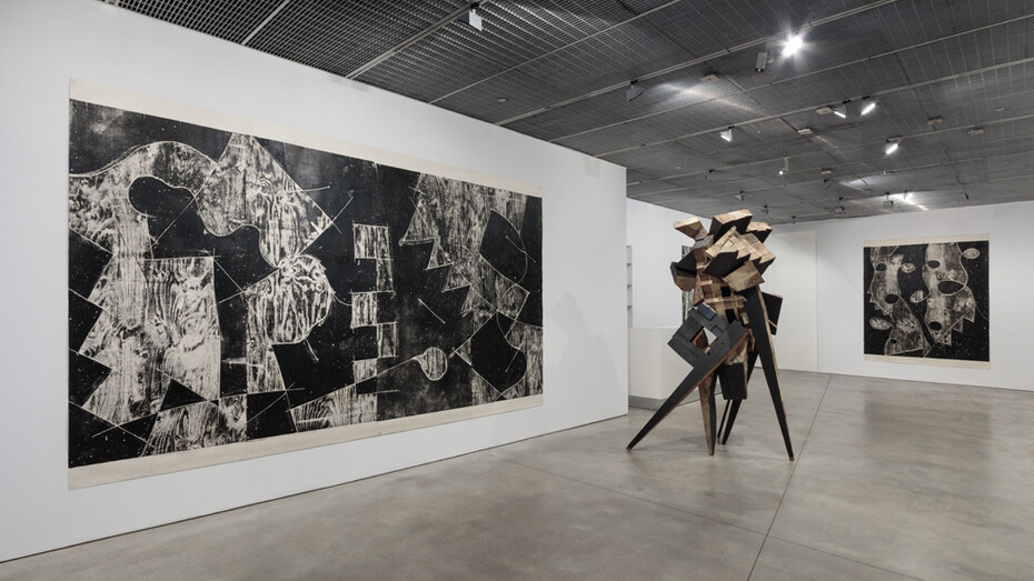 Mel Kendrick, Exhibition view. Courtesy of David Nolan Gallery