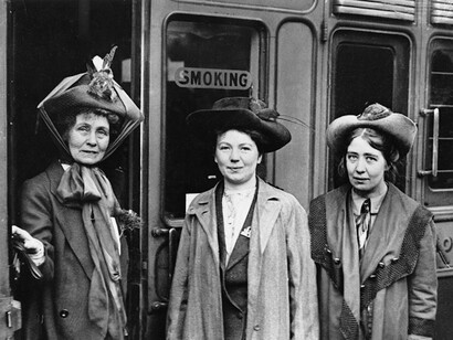 © IWM (Q 81490)
Emmeline Pankhurst (left) and her daughters Christabel (centre) and Sylvia (right) at Waterloo Station, London in 1911. All three were key figures in the women’s suffrage movement, which largely supported the British war effort in the First World War. However, some campaigners, including Sylvia Pankhurst, opposed the war.
 