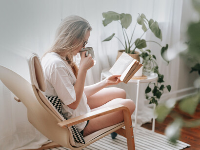 Lettura. Le storie raccontate in questo breve romanzo colpiscono e commuovono. Il tempo è al centro di quelle storie, e questo ci fa comprendere quanta importanza diamo alle ore e ai minuti che passano