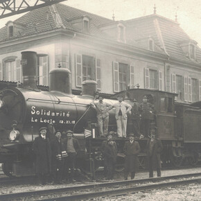 Scioperanti presso la stazione di Le Locle il 12 novembre 1918

Copyright Musée d’Histoire du Locle